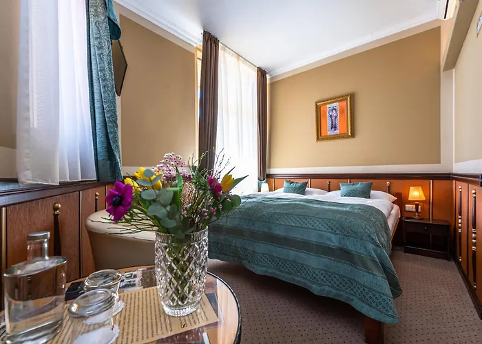 Hotel Hastal Old Town 4*