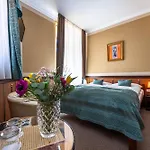 Hotel Hastal Old Town 4*