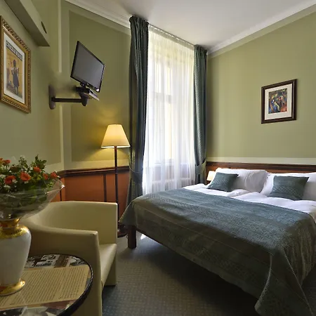 Hastal Old Town 4*